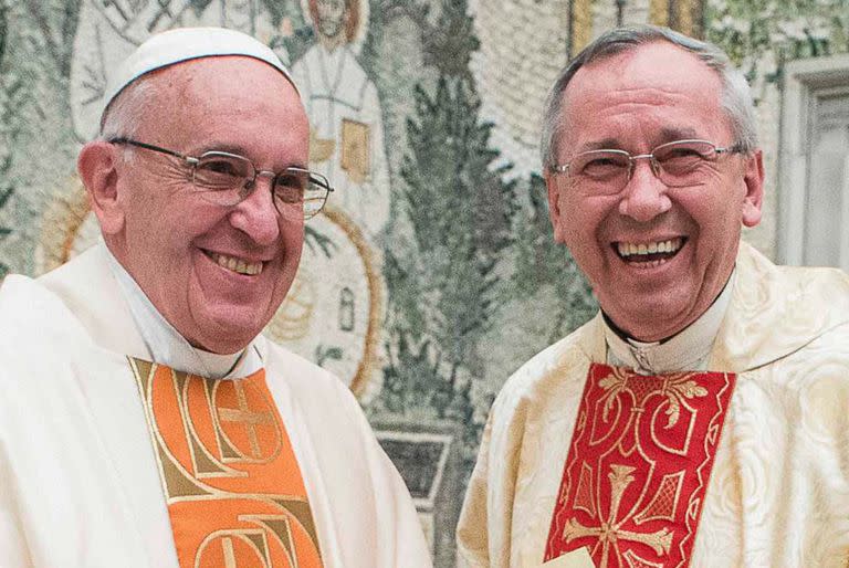 Marko Ivan Rupnik junto al Papa Francisco