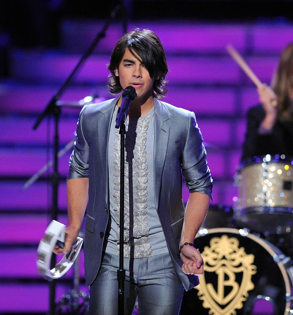 Joe Jonas of the The Jonas brothers performs on stage during the grand finale of "American Idol" Season 7.