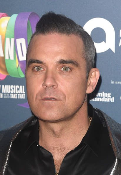 <p>Robbie Williams a connu des épisodes dépressifs sévères qui l’ont parfois conduit en hôpital psychiatrique… Une maladie mentale dont il dit souffrir depuis l’enfance. Un mal qu’il a essayé de soigner pendant des années en mélangeant alcool et produits stupéfiants en tous genres, avant de se prendre en main. </p>