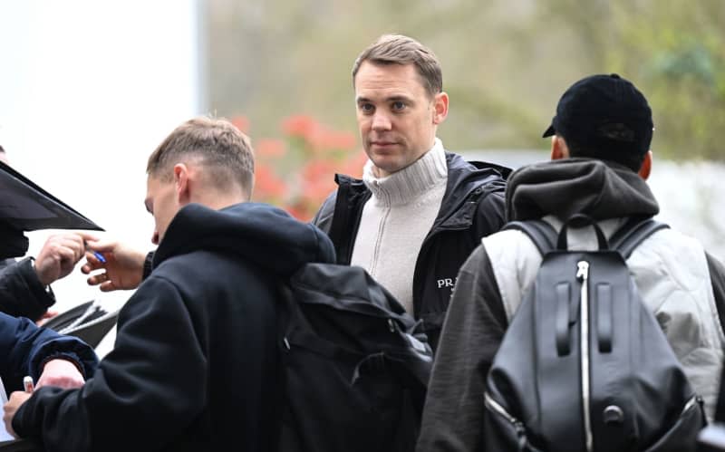 (L-R) Germany's Joshua Kimmich, Manuel Neuer and Jamal Musiala arrive at the team hotel in Gravenbruch ahead of the international friendlies soccer matches against France and the Netherlands. Arne Dedert/dpa