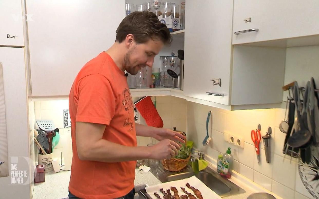 Ob der Bacon im Dessert eine gute Idee war, erfährt Michi erst bei der Bewertung.
 (Bild: RTL)