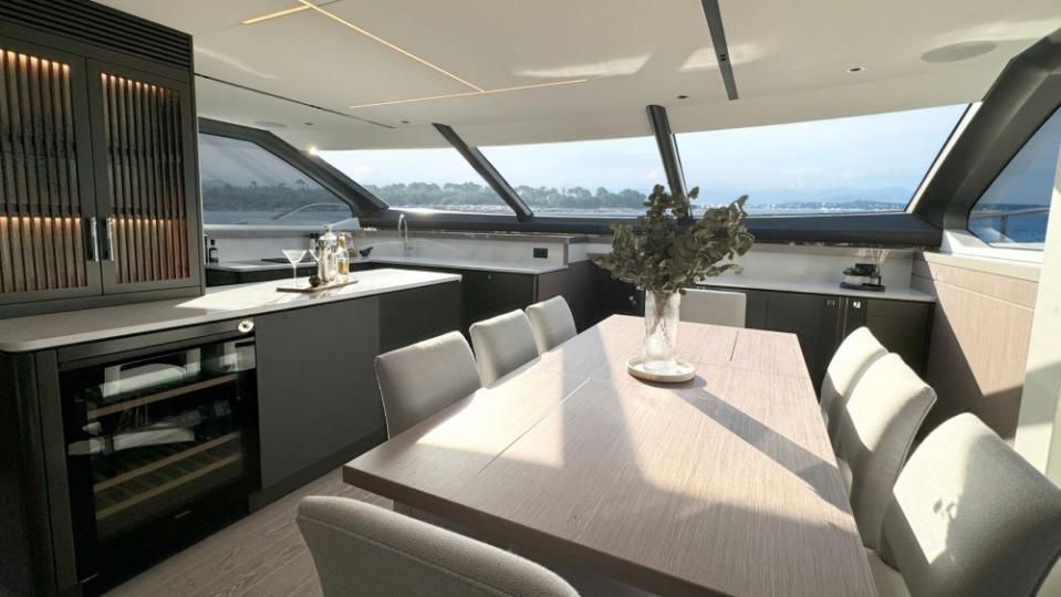 Superyacht Sunseeker Ocean 182