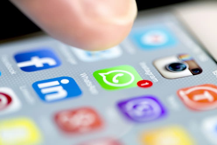 Immer wieder versuchen Betrüger, im Namen von WhatsApp an Kundendaten zu gelangen. (Bild: Getty Images)