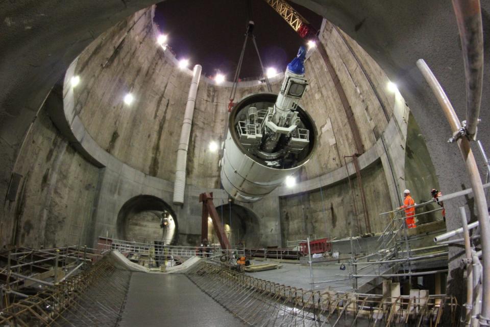 TBM Elizabeth lowered into main shaft (October 2012) (Crossrail Project)