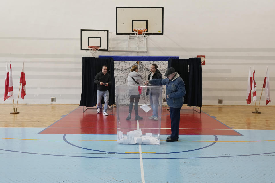 Polish voters take part in a local runoff election in Lomianki, near Warsaw, Poland on Sunday, April 21, 2024. Voters are choosing mayors who did not win outright in the first round of the election two weeks earlier. (AP Photo/Czarek Sokolowski)