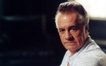 Er wollte nicht als Verräter enden: Angeblich hat sich Tony Sirico, Darsteller des ebenso unterbelichteten wie eitlen Killers "Paulie" Gualtieri, dies sogar vertraglich zusichern lassen. Der New Yorker ist eben eine treue Seele ... (Bild: HBO)