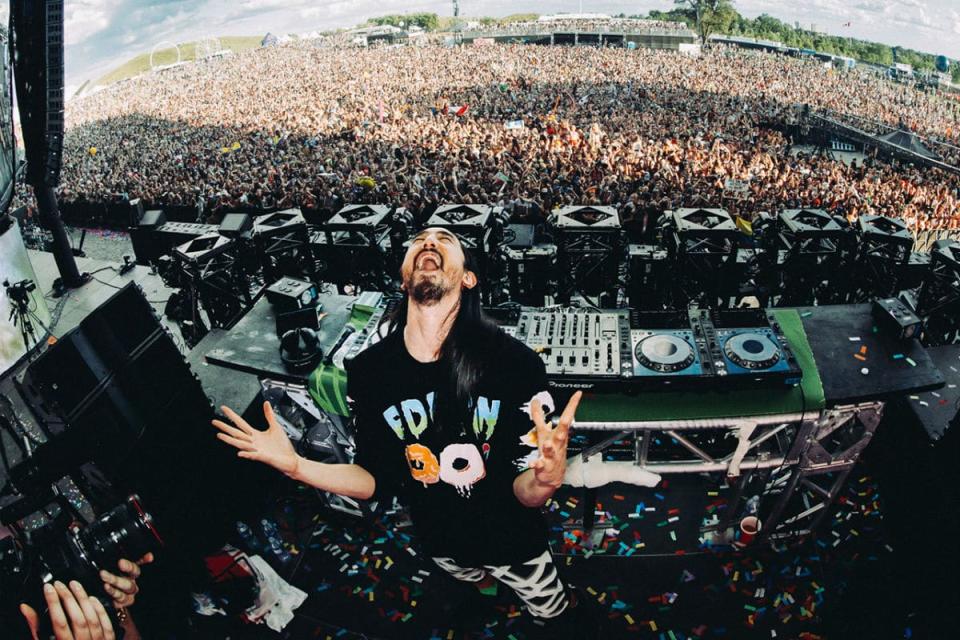 Steve Aoki.