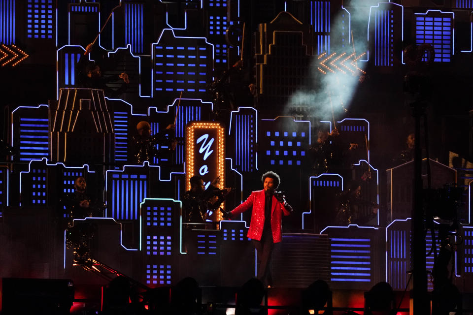 The Weeknd participa en el medio tiempo del Super Bowl 55 entre los Kansas City Chiefs y los Tampa Bay Buccaneers, domingo 7 de febrero de 2021 en Tampa, Fla. (AP Foto/Ashley Landis)