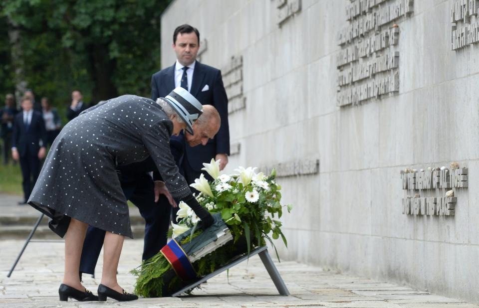 Queen Elizabeth II participated in Holocaust commemorations and visited the Bergen-Belsen concentration camp in 2015. <a href="https://newsroom.ap.org/detail/GermanyBritain/614ea48062434aab9398e7e622f24e51/photo?Query=queen%20visit%20concentration%20camps&mediaType=photo&sortBy=&dateRange=Anytime&totalCount=42&currentItemNo=34" rel="nofollow noopener" target="_blank" data-ylk="slk:Julian Stratenschulte/Pool Photo via AP;elm:context_link;itc:0;sec:content-canvas" class="link ">Julian Stratenschulte/Pool Photo via AP</a>