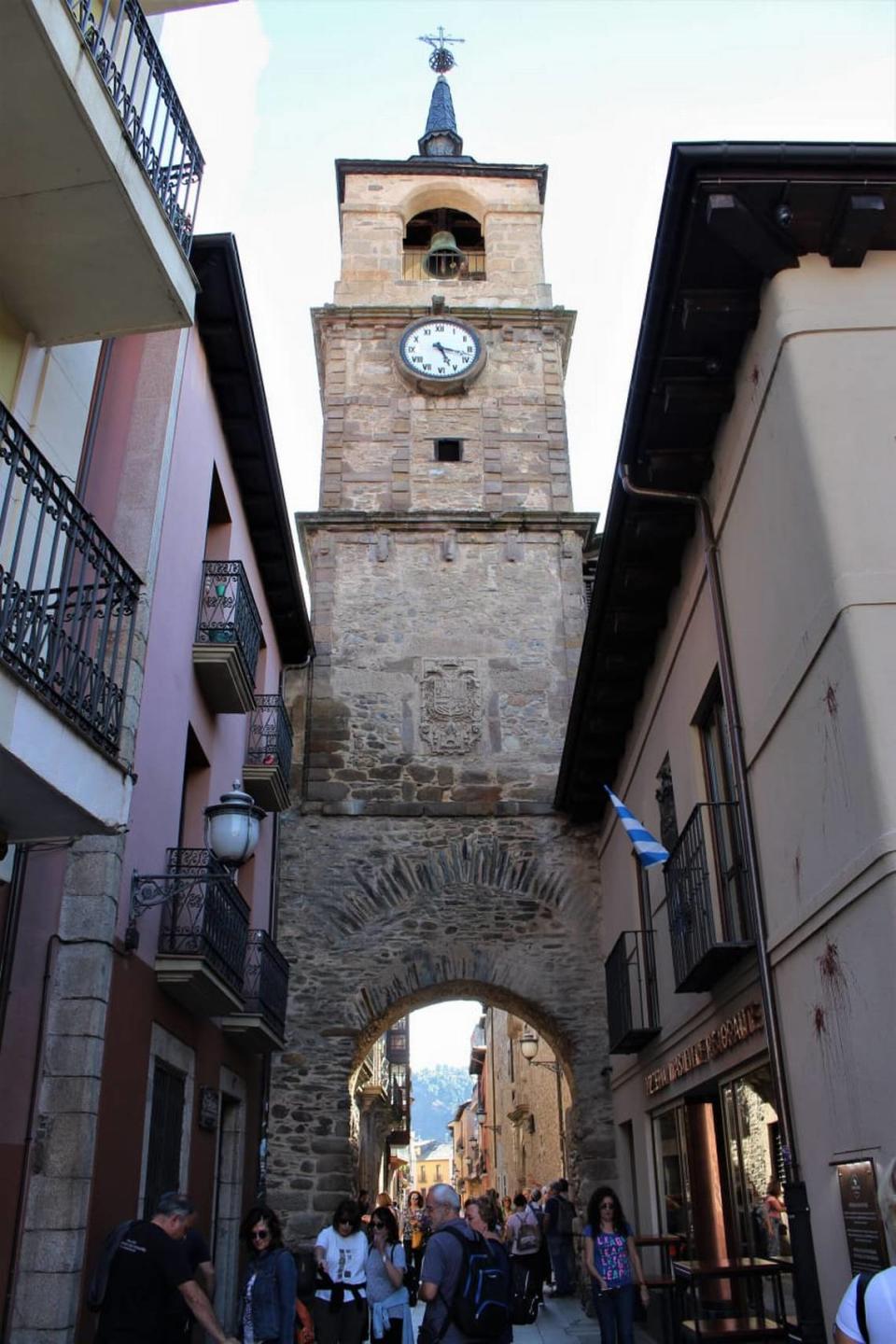 Otro de los edificios antiguos en Ponferrada es la Torre del Reloj.