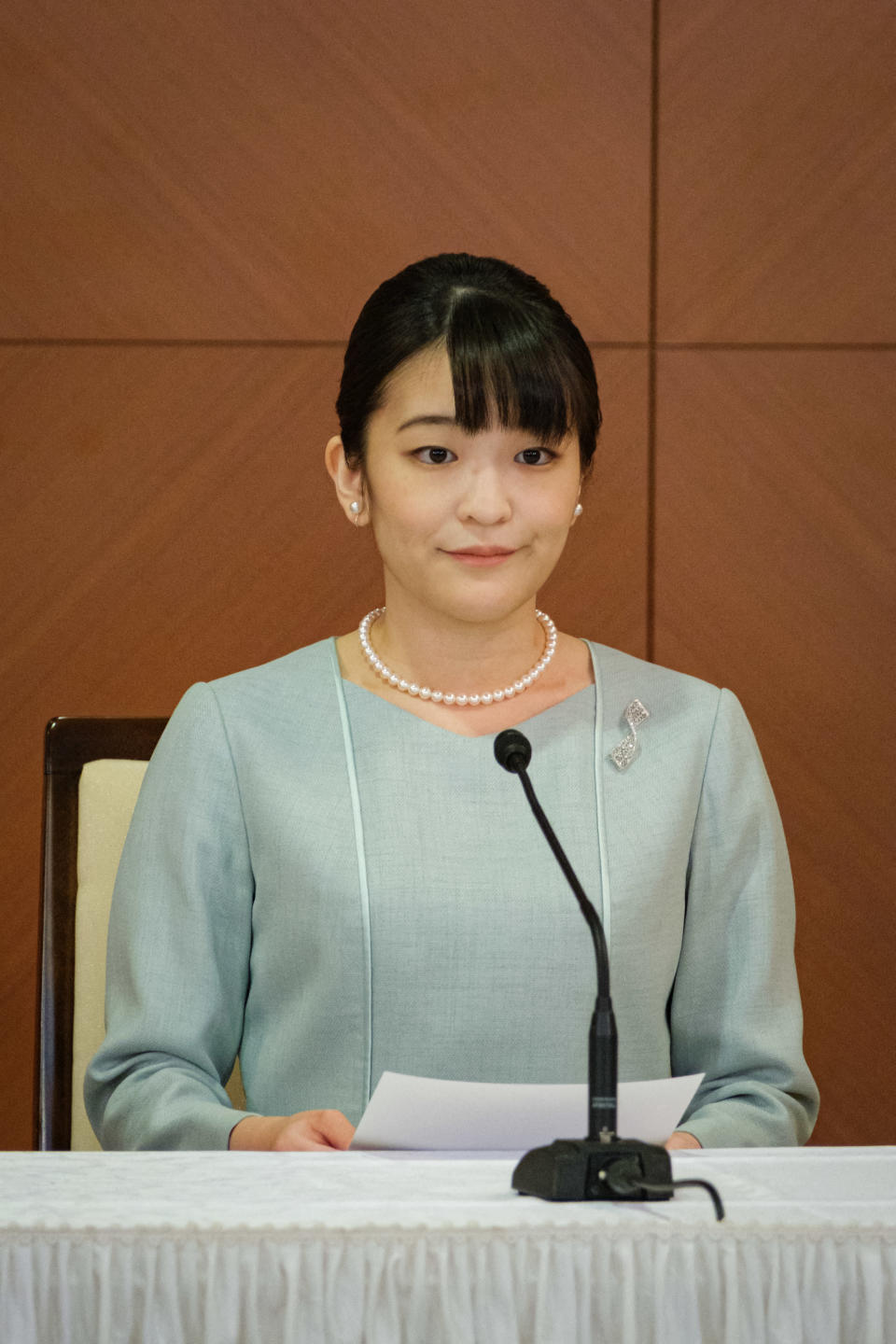 La princesse Mako, nièce de l'empereur du Japon, donne une conférence de presse pour annoncer son mariage avec Kei Komuro au Grand Arc Hotel à Tokyo le 26 octobre 2021