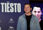 <p>El veterano Tiesto ocupa el segundo lugar de esta lista con unas ganancias de 31,8 millones de euros. El DJ holandés de 48 años, que lleva tres décadas en el mundo de la música electrónica, realizó más de 100 espectáculos entre finales de 2016 y principios de 2017. (Foto: Ethan Miller / Getty Images). </p>