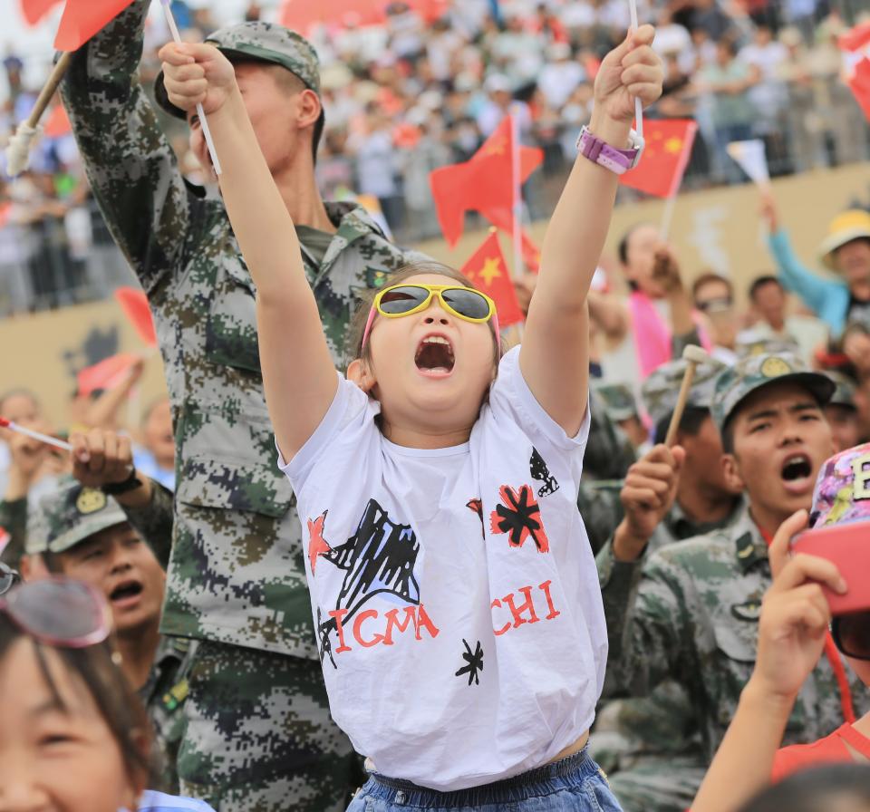 <p>People cheer during the Clear Sky Race for air-defense missile units as part of the International Army Games 2018 on July 31, 2018 in Korla, Xinjiang Uyghur Autonomous Region of China. (Photo: VCG via Getty Images) </p>