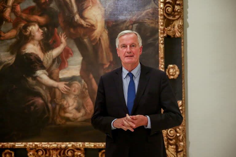 Michel Barnier delante de un cuadro de Rubens, después de una entrevista con Europa Press en la Fundación Carlos de Amberes, a 30 de septiembre de 2021, en Madrid.