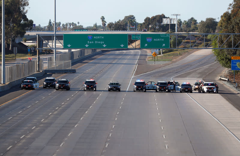 Les autorités américaines ont rouvert dimanche en fin de journée le poste-frontière de San Ysidro, entre les villes de Tijuana et San Diego, après l'avoir fermé pendant plusieurs heures./Photo prise le 25 novembre 2018/REUTERS/Mike Blake