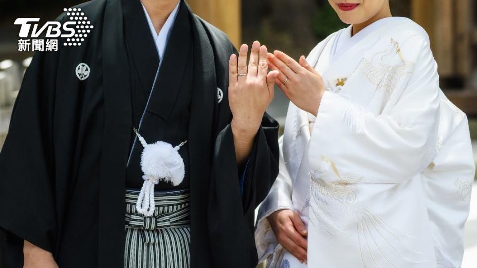 日本夫婦在婚後必須採用相同姓氏，通常都是由女方改姓。（示意圖／shutterstock達志影像）