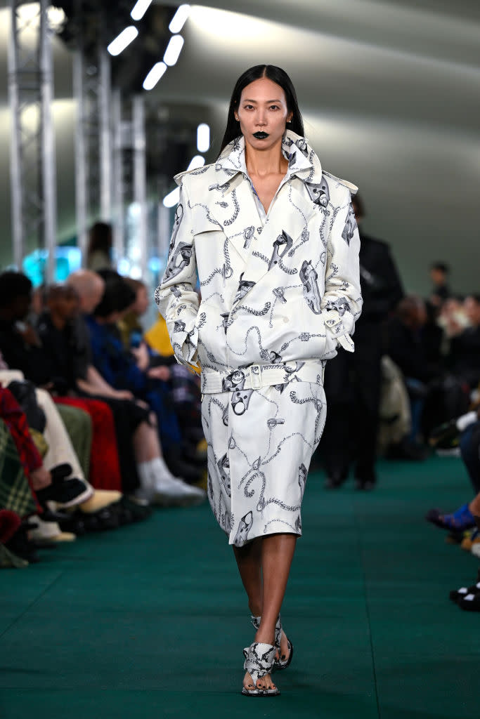 LONDON, ENGLAND - SEPTEMBER 18: A model walks the runway at the Burberry show during London Fashion Week September 2023 at  on September 18, 2023 in London, England. (Photo by Gareth Cattermole/BFC/Getty Images)