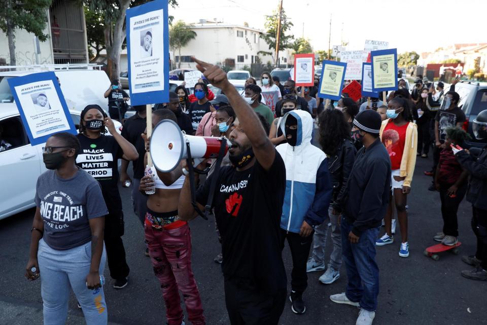 Demonstrators protest against the shooting of Dijon Kizzee (REUTERS)