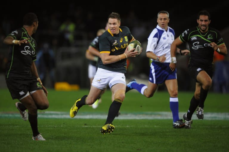 Springbok's South African Jean de Villiers (C) runs with the ball during the rugby clash with the World XV, at Newlands Stadium on July 11, 2015, in Cape Town