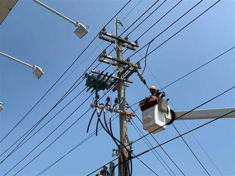 ▲高雄市今（9）日正中午，鳳山區、小港區也停電事故。（圖／台電提供）