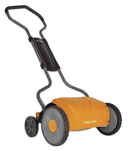 14) Fiskars Push Reel Lawn Mower