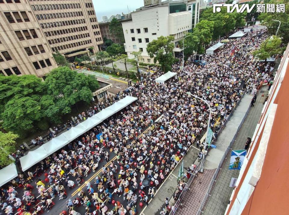 覆議、下鄉、釋憲都是為民氣升溫的手段，民進黨要的其實是「青鳥行動」所匯聚的民氣，明年2月之後的「大罷免」行動才是真正的決戰。（圖／資料照）