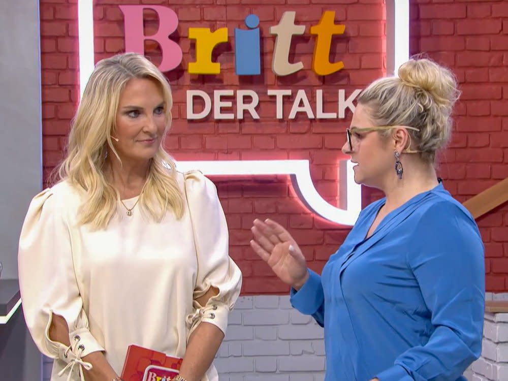 Britt Hagedorn (l.) feierte am Montag ein Comeback mit ihrem Talk. (Bild: SAT.1)