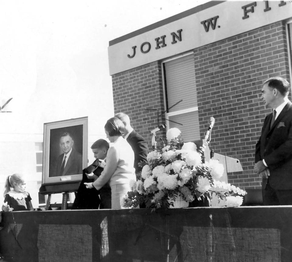 The Kennedy family unveiling John W. Finney’s portrait at the library dedication on June 25, 1972. (From left) Elizabeth Kennedy Blackstone, Delk Kennedy, Beth Finney and Sam Kennedy.