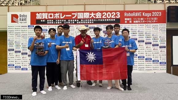 台灣的選手不僅是成績優異，頒獎台上出現的國旗。(主辦單位提供)