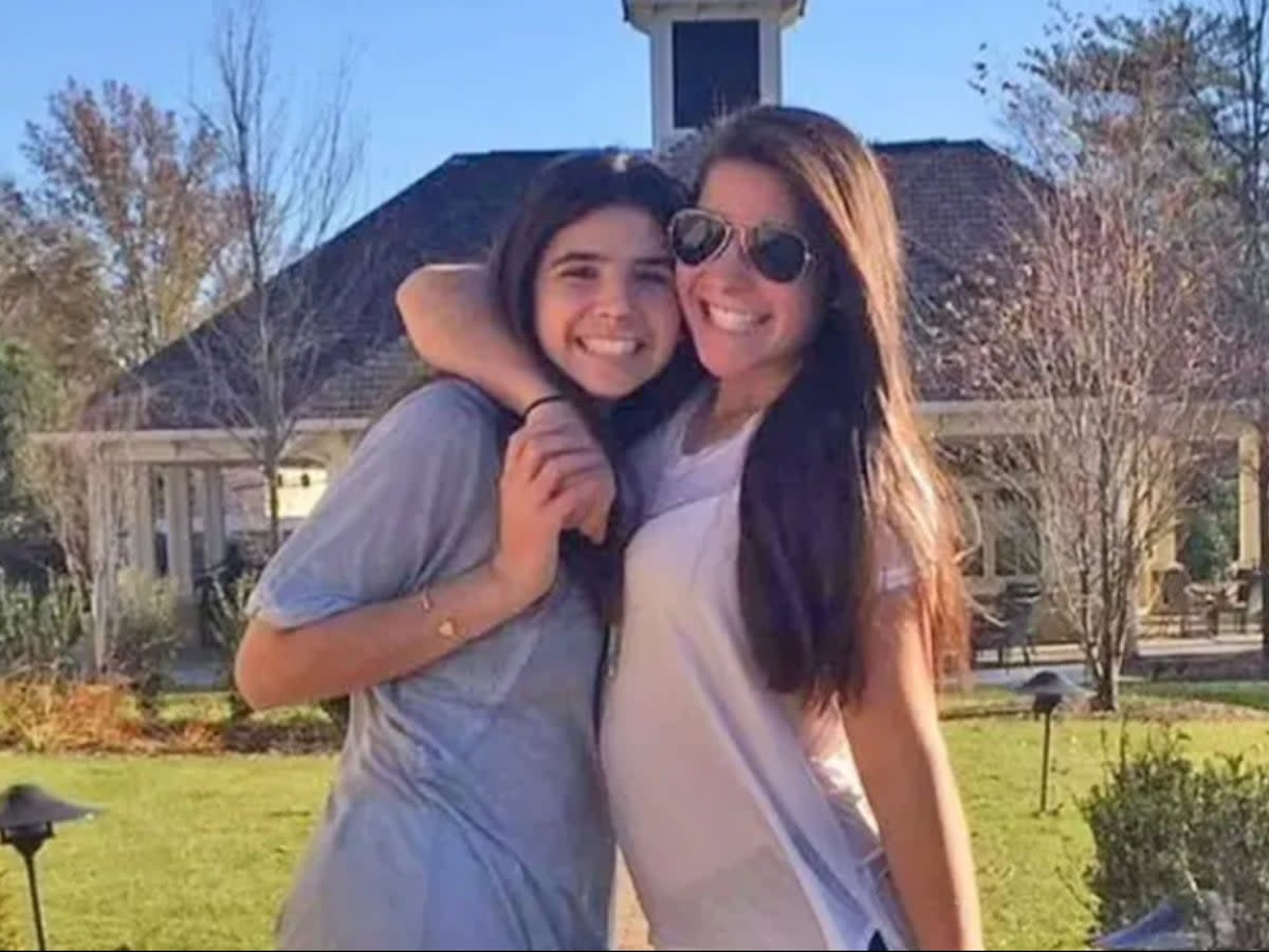 Lindsay Wiener, left, and Jillian Wiener were killed in a 3am fire at a Hamptons rental home on 3 Aug (Facebook)
