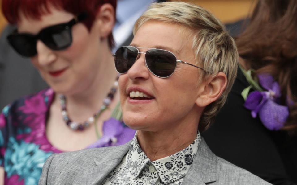 Sie entwickelte offensichtlich keine Symptome, "sie fühle sich gut", erklärte Talkshow-Moderatorin Ellen DeGeneres Mitte Dezember in einem Statement. Sie sei positiv getestet worden, ließ die 62-Jährige wissen und befolge nun streng alle Sicherheitsregeln. (Bild: Adam Davy/Press Association/Pool/Getty Images)