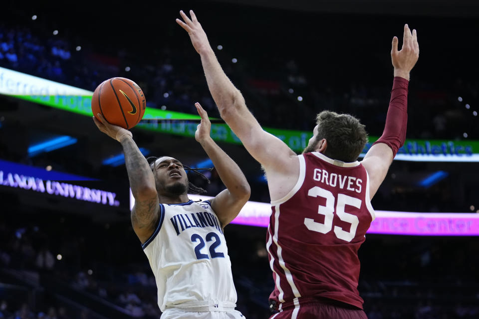 Villanova's Cam Whitmore, left, goes up for a shot against Oklahoma's Tanner Groves during the first half of an NCAA college basketball game, Saturday, Dec. 3, 2022, in Philadelphia. (AP Photo/Matt Slocum)