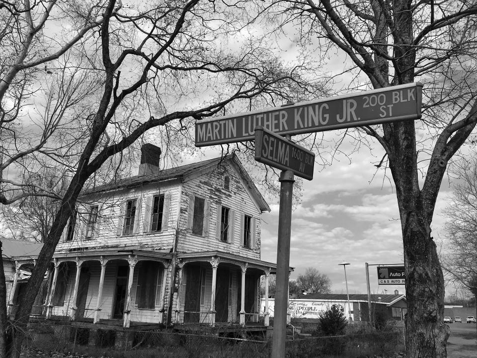 An abandoned house in Selma, where roughly 41 percent of the population lives below the poverty line. (Photo: Holly Bailey/Yahoo News)