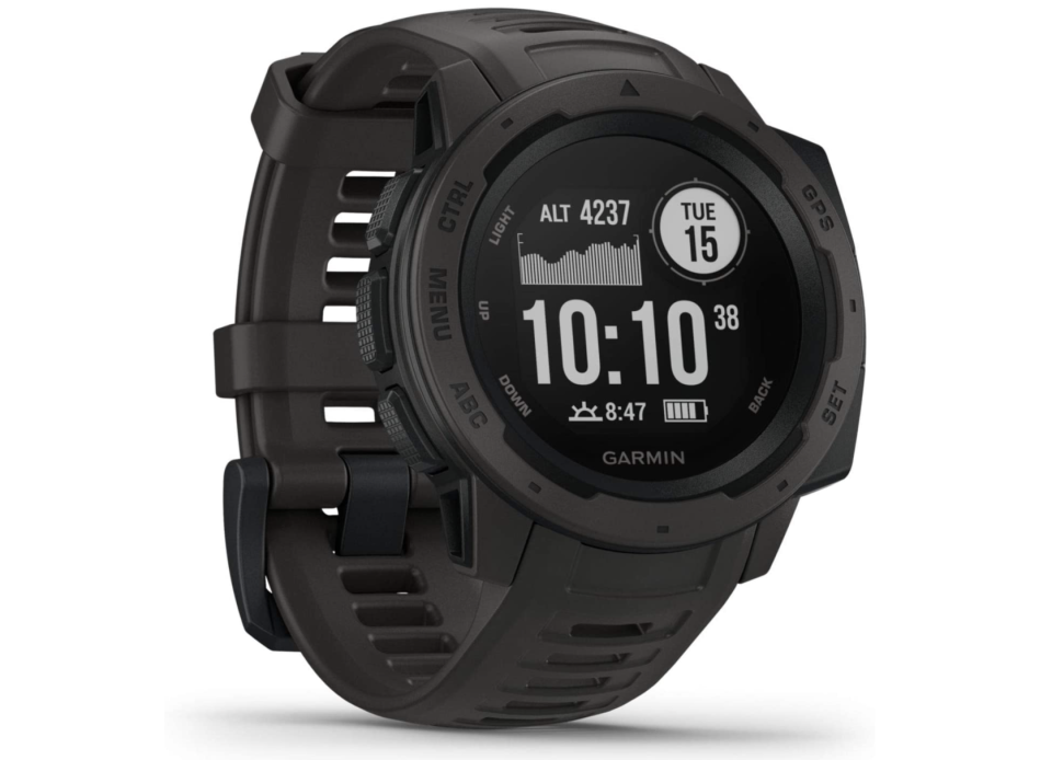 Ob Lauftraining, Radfahren, Snowboarden, Stand-up-Paddling, Klettern, Yoga oder Krafttraining im Fitnessstudio – die Garmin Instinct ist am Ball. (Bild: Amazon)