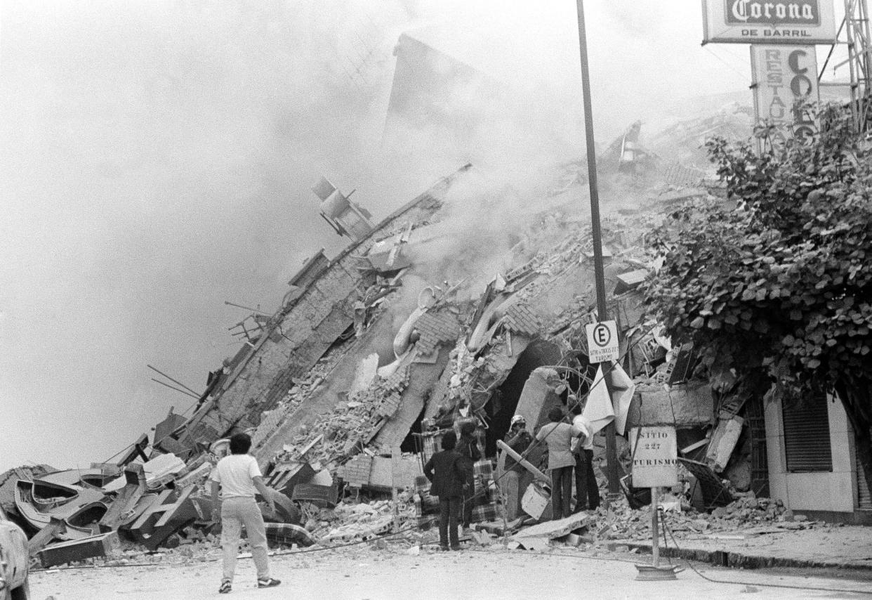 El 19 de septiembre de 1985 es una fecha trágica en la Ciudad de México debido a que un terremoto de 8.1 grados en la escala Richter sacudió el Valle de México (Foto: terremotoAP Photo/Chip Young)