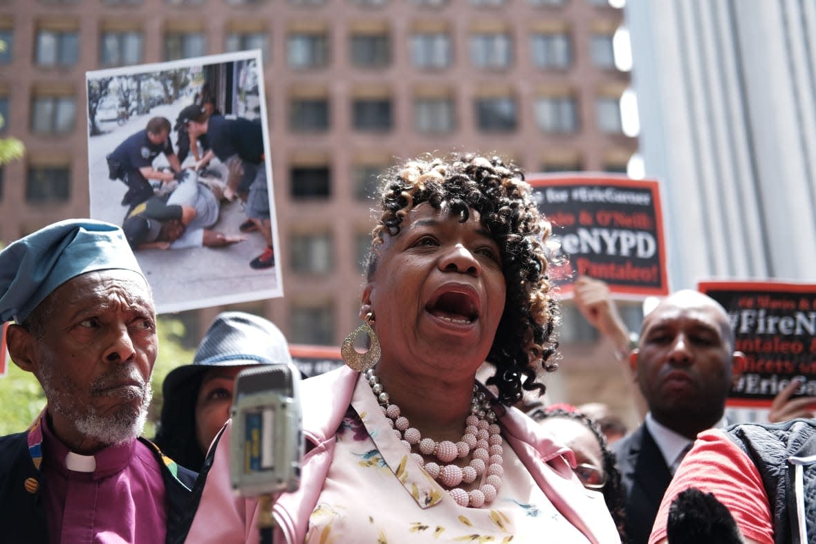 Gwen Carr, mother of Eric Garner, joins others during a news conference outside of Police Headquarters in Manhattan to protest during the police disciplinary hearing for Officer Daniel Pantaleo, who was accused of recklessly using a chokehold that led to Eric Garner’s death during an arrest in July 2014 on May 21, 2019 in New York City. (Photo by Spencer Platt/Getty Images)