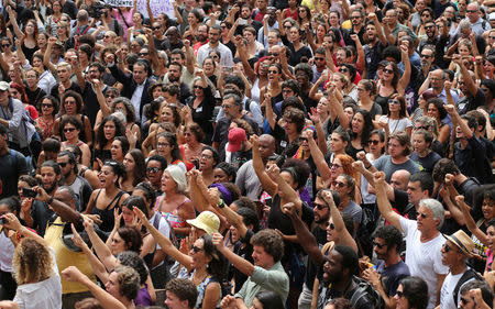 Demonstrators react before the wake of councilwoman Marielle Franco, 38, who was shot dead, in Rio de Janeiro, Brazil March 15, 2018. REUTERS/Sergio Moraes