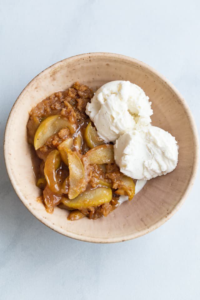 Cookie Crust Apple Cobbler