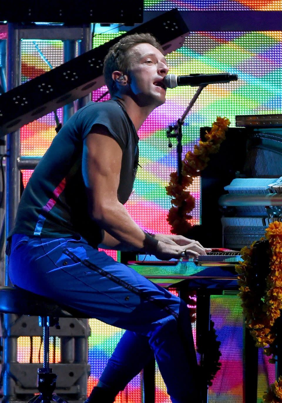 Chris Martin, pictured here in 2015, covered a moving version of Linkin Park's 'Crawling' at a Coldplay concert as tribute to Chester. Source: Getty