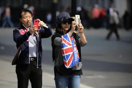 Tourists take pictures at the Parliament Square in London, Britain, June 4, 2017. REUTERS/Kevin Coombs