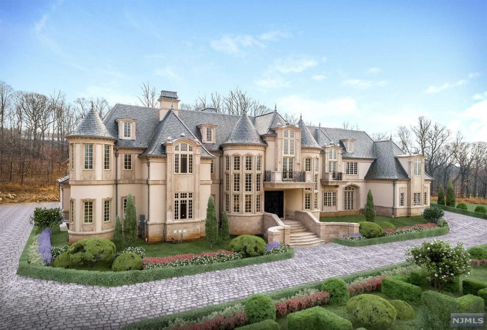 Just look at Ilya Kovalchuk’s castle. (SIGNATURE REALTY NJ)