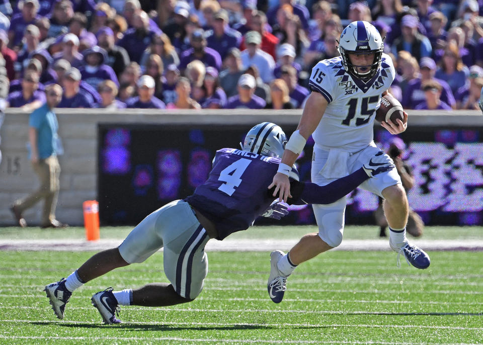 MANHATTAN, KS - OCTOBER 19:  Quarterback Max Duggan #15 of the TCU Horned Frogs rushes up field against defensive back Wayne Jones #4 of the Kansas State Wildcats during the first half at Bill Snyder Family Football Stadium on October 19, 2019 in Manhattan, Kansas. (Photo by Peter G. Aiken/Getty Images)