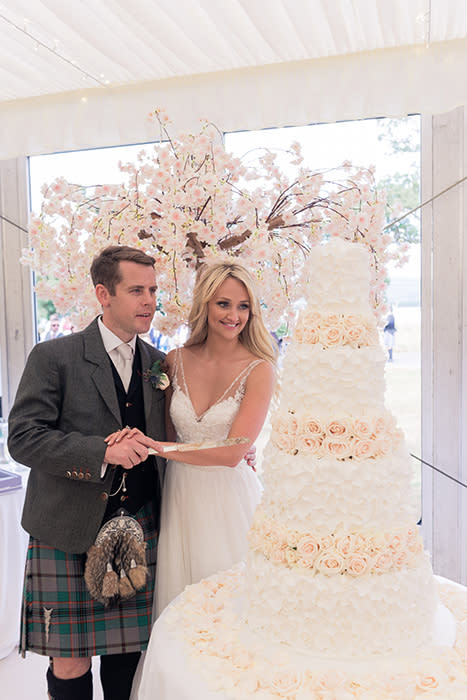 wedding-cake-couple