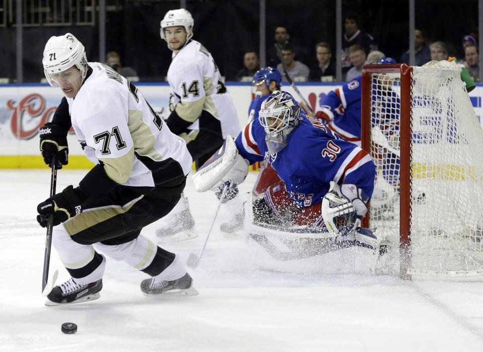 Pittsburgh Penguins' Evgeni Malkin (71) gets control of the puck in front of New York Rangers goalie Henrik Lundqvist (30), of Sweden, during the first period of a second-round NHL Stanley Cup hockey playoff series Wednesday, May 7, 2014, in New York. Malkin would score on the play. (AP Photo/Frank Franklin II)