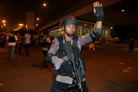 Police guard at a scene of an explosion in Jakarta, Indonesia May 24, 2017. REUTERS/Darren Whiteside