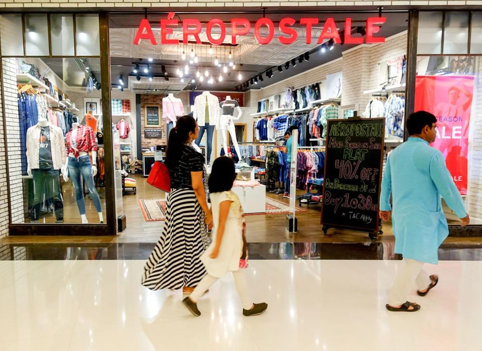 1) Aéropostale