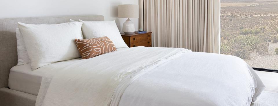 12) Saatva Linen Sheet Set