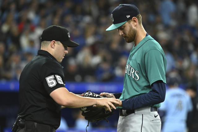 Blue Jays spoil rookie's no-hit bid, beat Mariners 1-0 in 10