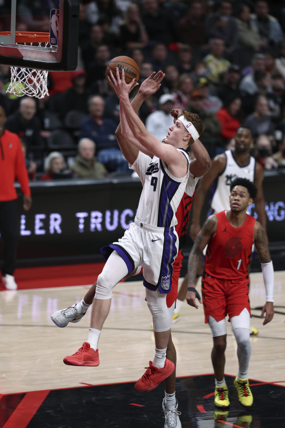 Sacramento Kings guard Kevin Huerter drives to the basket against the Portland Trail Blazers during the second half of an NBA basketball game Tuesday, Dec. 26, 2023, in Portland, Ore. (AP Photo/Howard Lao)