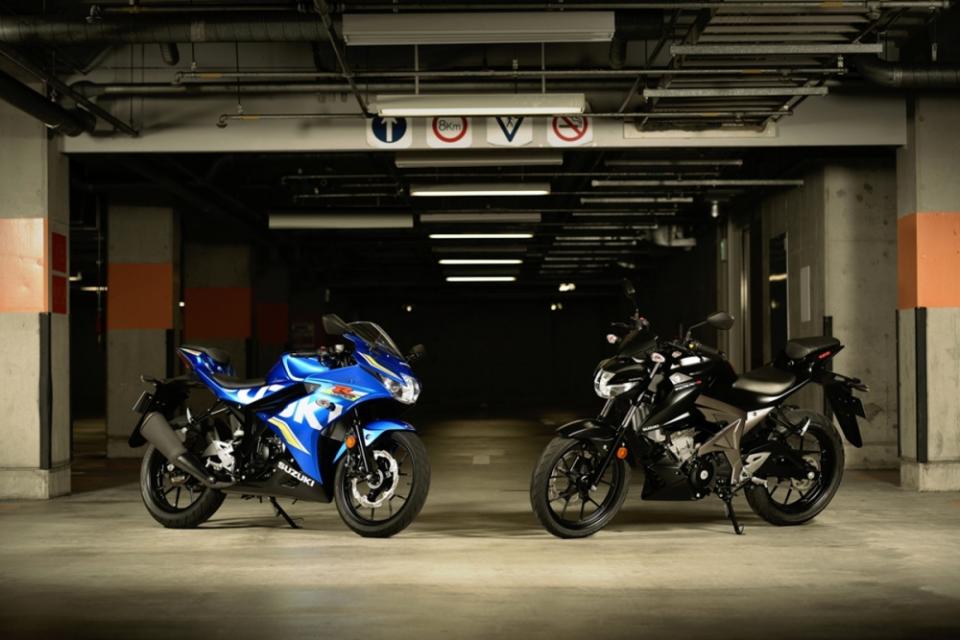 2017 SUZUKI GSX-R150（左）S150（右）。